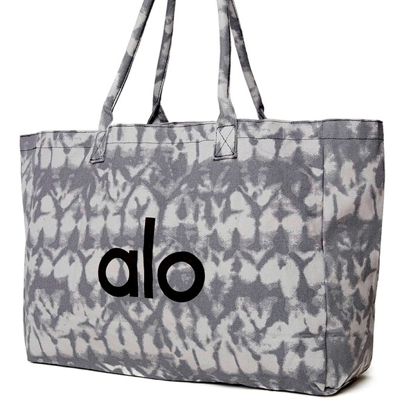 ALO Yoga Handbags - Alo Yoga Shopper Tote